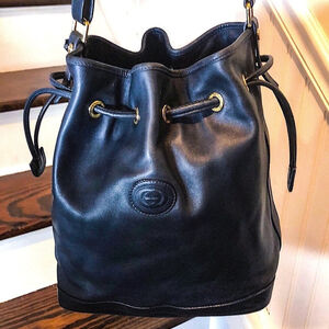 GUCCI Navy Blue Leather Drawstring Bucket Shoulder Bag Blue Suede Lining VINTAGE